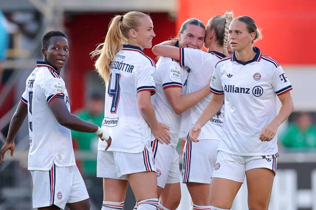 14.09.2026, Fußball, 1. Frauen Bundesliga, Bayer 04 Leverkusen - FC Bayern München, 4. Spieltag, Ulrich-Haberland-Stadion, Saison 2026 27: Torjubel nach dem Tor zum 1:1 durch Torschütze Vanessa Gilles (FC Bayern München 02) zusammen mit Glodis Viggosdottir (FC Bayern München 04) Bernadette Amani (FC Bayern München 15) Giulia Gwinn (FC Bayern München 07) DFB regulations prohibit any use of photographs as image sequences and or quasi-video. Nordrhein-Westfalen Deutschland