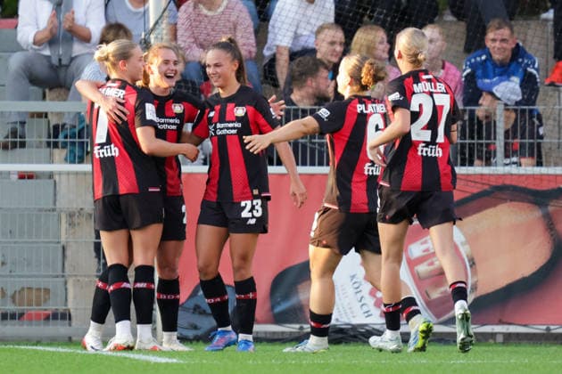 14.09.2026, xgrfx, Fussball Google Pixel Frauen-Bundesliga, Bayer Leverkusen - FC Bayern München v.l. Tor, Paulina Tomasiak zum 2:1 (Bayer Leverkusen) Leverkusen