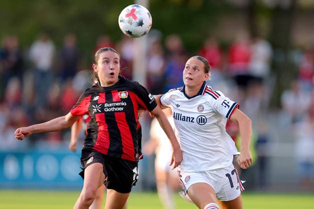 14.09.2026, Fußball, 1. Frauen Bundesliga, Bayer 04 Leverkusen - FC Bayern München, 4. Spieltag, Ulrich-Haberland-Stadion, Saison 2026 27: Loreen Bender (Bayer 04 Leverkusen 19) im Zweikampf gegen Klara Bühl (FC Bayern München 17) DFB regulations prohibit any use of photographs as image sequences and or quasi-video. Nordrhein-Westfalen Deutschland