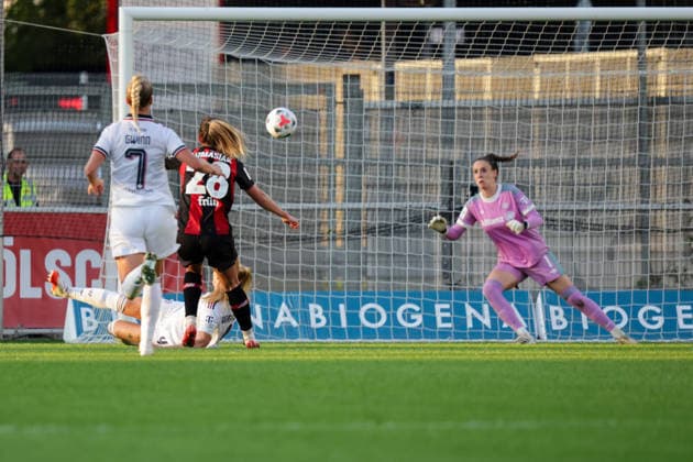 14.09.2026, xgrfx, Fussball Google Pixel Frauen-Bundesliga, Bayer Leverkusen - FC Bayern München v.l. Tor, Paulina Tomasiak zum 2:1 (Bayer Leverkusen) Leverkusen