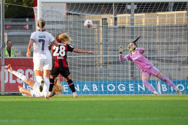 14.09.2026, xgrfx, Fussball Google Pixel Frauen-Bundesliga, Bayer Leverkusen - FC Bayern München v.l. Tor, Paulina Tomasiak zum 2:1 (Bayer Leverkusen) Leverkusen