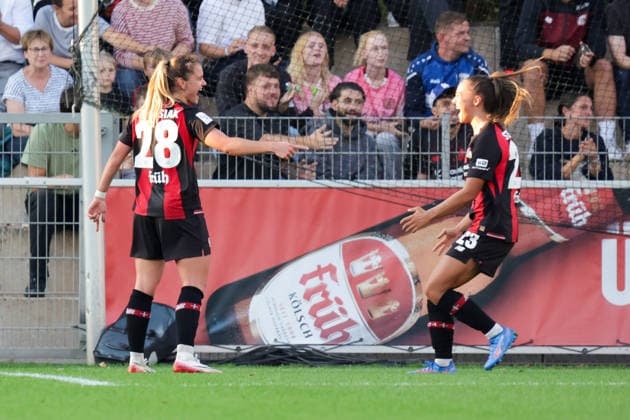 14.09.2026, xgrfx, Fussball Google Pixel Frauen-Bundesliga, Bayer Leverkusen - FC Bayern München v.l. Tor, Paulina Tomasiak zum 2:1 (Bayer Leverkusen) Leverkusen