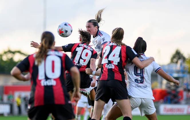 Vanessa GILLES (M) köpft das Tor zum 1:1, Aktion, Kopfball, gegen Bender Loreen l. (LEV). Fussball Google Pixel Frauen 1. Bundesliga, 4. Spieltag, Bayer 04 Leverkusen (LEV) - FC Bayern München (M), am 14.09.2026 in Leverkusen Deutschland Ulrich-Haberland-Stadion