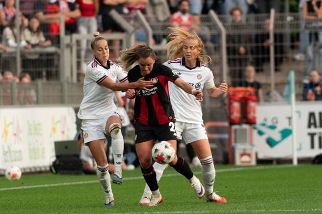 LEVERKUSEN, GERMANY - SEPTEMBER 14: Paulina Tomasiak (28 Bayer 04 Leverkusen) in action during the Google Pixel Frauen-Bundesliga match between Bayer 04 Leverkusen and FC Bayern München at Ulrich-Haberland-Stadion on September 14, 2026 in Leverkusen, Germany. (Photo by Qianru Zhang Press Photo)  Copyright: xQianruxZhang SPPx Sportspressphoto_SPR231323