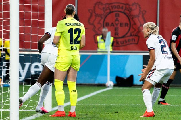 Deutschland: Google Pixel Frauen-Bundesliga 2026 27, 4. Spieltag - Bayer 04 Leverkusen vs. FC Bayern München - 14.09.2026 - Ulrich-Haberland-Stadion Tor zum 2:2 durch Imade Edna Jubel Freude Emotionen Torjubel Harder Pernille