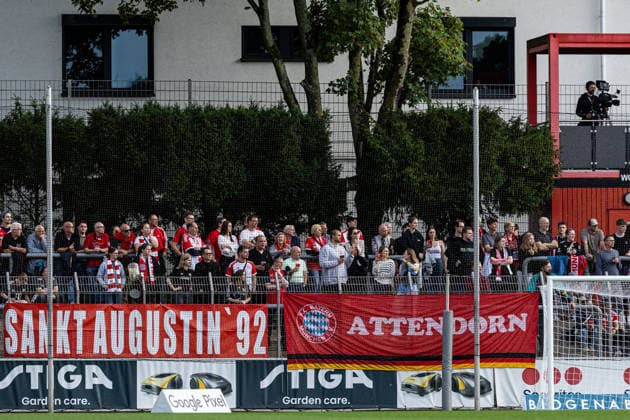 Google Pixel Frauen Bundesliga: Bayer 04 Leverkusen - FC Bayern München;14.09.2026 Fans von FC Bayern München. Frauen Bundesliga Google Pixel Frauen Bundesliga 26 27: Bayer 04 Leverkusen - FC Bayern München; Ulrich-Haberland-Stadion, Leverkusen; 14.09.2026 DFL regulations prohibit any use of photographs as image sequences and or quasi video.