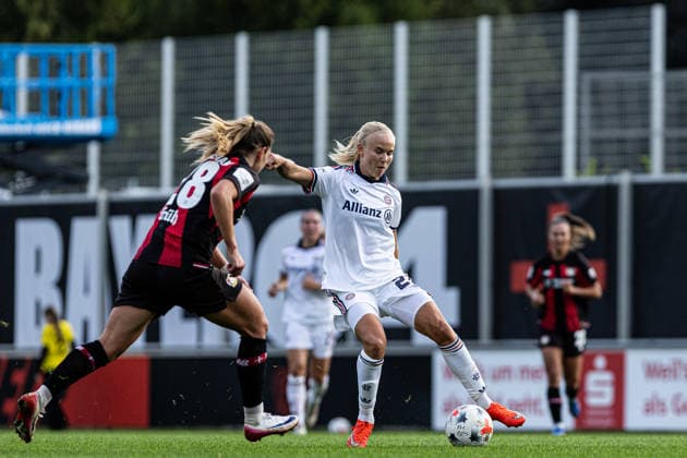 Google Pixel Frauen Bundesliga: Bayer 04 Leverkusen - FC Bayern München;14.09.2026 Pernille Harder (FC Bayern München, 21) Frauen Bundesliga Google Pixel Frauen Bundesliga 26 27: Bayer 04 Leverkusen - FC Bayern München; Ulrich-Haberland-Stadion, Leverkusen; 14.09.2026 DFL regulations prohibit any use of photographs as image sequences and or quasi video.
