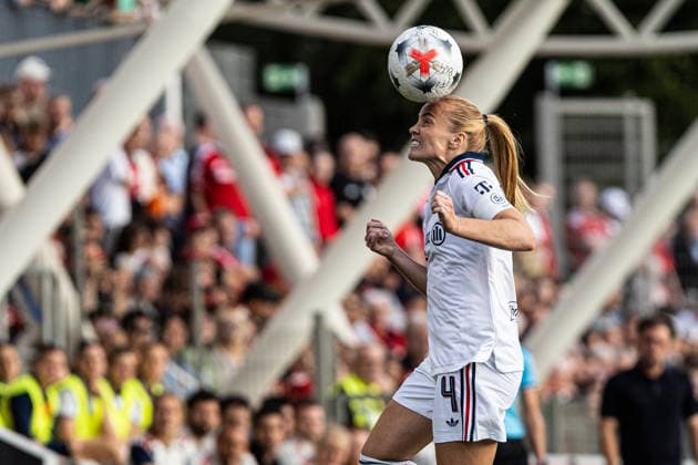 Google Pixel Frauen Bundesliga: Bayer 04 Leverkusen - FC Bayern München;14.09.2026 Glodis Viggosdottir (FC Bayern München, 4) Frauen Bundesliga Google Pixel Frauen Bundesliga 26 27: Bayer 04 Leverkusen - FC Bayern München; Ulrich-Haberland-Stadion, Leverkusen; 14.09.2026 DFL regulations prohibit any use of photographs as image sequences and or quasi video.