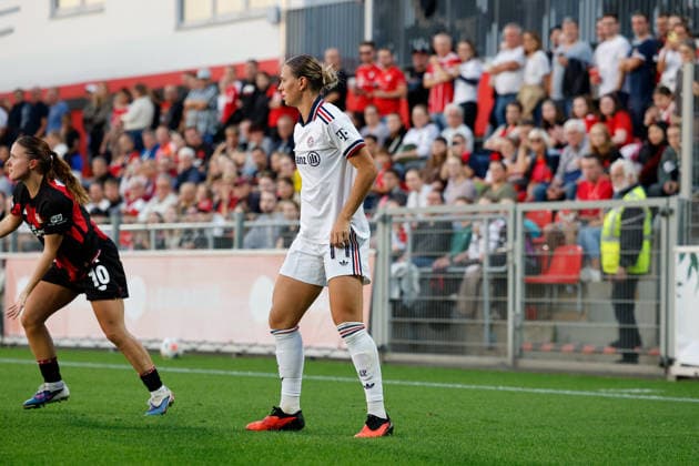 Fußball I Frauen I Saison 2026-2027 I Bundesliga I 4. Spieltag I Bayer 04 Leverkusen - FC Bayern München I 14.09.2026 Klara Bühl (17, FC Bayern München) Freisteller, Nahaufnahme, Porträt, Portrait, Einzelfoto, Einzelbild, Körper Leverkusen Ulrich-Haberland-Stadion Nordrhein-Westfalen Deutschland