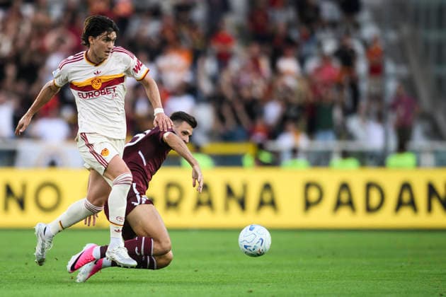 Torino FC v AS Roma - Serie A Leonardo Balerdi of AS Roma competes for the ball with Gvidas Gineitis of Torino FC during the Serie A football match between Torino FC and AS Roma. Turin Italy Copyright: xNicolòxCampox