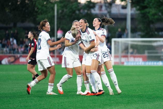 Alara Sehitler of FC Bayern München scoring during the Google Pixel Frauen Bundesliga game between Bayer 04 Leverkusen and FC Bayern München at Ulrich - Haberland Stadium in Leverkusen, Germany  Copyright: xLeoniexKiehlx xSPPx Sportspressphoto_SPR231342