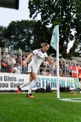 Deutschland: Google Pixel Frauen-Bundesliga 2026 27, 4. Spieltag - Bayer 04 Leverkusen vs. FC Bayern München - 14.09.2026 - Ulrich-Haberland-Stadion Bühl Klara Ecke