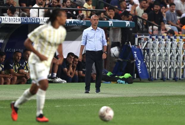 Gaziantep FK v Fenerbahce - Turkish Super Lig GAZIANTEP, TURKIYE - SEPTEMBER 14: Head coach Ismail Kartal of Fenerbahce follows the Turkish Super Lig Week 5 match between Gaziantep FK and Fenerbahce at Gaziantep Buyuksehir Stadium in Gaziantep, Turkiye, on September 14, 2026. Omer Faruk Salman Anadolu Gaziantep Turkey. Editorial use only. Please get in touch for any other usage.  Copyright: x2026xAnadoluxOmerxFarukxSalmanx