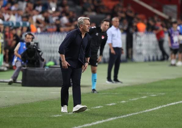 Gaziantep FK v Fenerbahce - Turkish Super Lig GAZIANTEP, TURKIYE - SEPTEMBER 14: Head coach Orhan Ak of Gaziantep FK follows the Turkish Super Lig Week 5 match between Gaziantep FK and Fenerbahce at Gaziantep Buyuksehir Stadium in Gaziantep, Turkiye, on September 14, 2026. Omer Faruk Salman Anadolu Gaziantep Turkey. Editorial use only. Please get in touch for any other usage.  Copyright: x2026xAnadoluxOmerxFarukxSalmanx