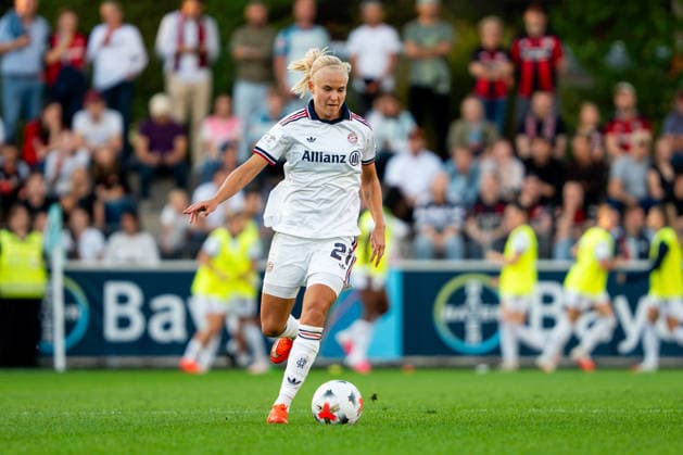 Pernille Harder (FC Bayern Muenchen, 21) Bayer 04 Leverkusen vs. FC Bayern Muenchen, Fussball, Google Pixel Frauen-Bundesliga, 4. Spieltag, Saison 2026 2027, 14.09.2026 DFB REGULATIONS PROHIBIT ANY USE OF PHOTOGRAPHS AS IMAGE SEQUENCES AND OR QUASI-VIDEO Bayer 04 Leverkusen vs. FC Bayern Muenchen, Fussball, Google Pixel Frauen-Bundesliga, 4. Spieltag, Saison 2026 2027, 14.09.2026 Leverkusen