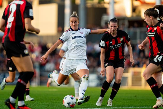 Schuss von Giulia Gwinn (FC Bayern Muenchen, 07) Bayer 04 Leverkusen vs. FC Bayern Muenchen, Fussball, Google Pixel Frauen-Bundesliga, 4. Spieltag, Saison 2026 2027, 14.09.2026 DFB REGULATIONS PROHIBIT ANY USE OF PHOTOGRAPHS AS IMAGE SEQUENCES AND OR QUASI-VIDEO Bayer 04 Leverkusen vs. FC Bayern Muenchen, Fussball, Google Pixel Frauen-Bundesliga, 4. Spieltag, Saison 2026 2027, 14.09.2026 Leverkusen