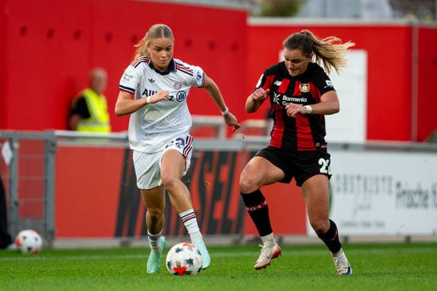 Paulina Tomasiak (Bayer 04 Leverkusen, 28) gegen Sophie Proost (FC Bayern Muenchen, 23) Bayer 04 Leverkusen vs. FC Bayern Muenchen, Fussball, Google Pixel Frauen-Bundesliga, 4. Spieltag, Saison 2026 2027, 14.09.2026 DFB REGULATIONS PROHIBIT ANY USE OF PHOTOGRAPHS AS IMAGE SEQUENCES AND OR QUASI-VIDEO Bayer 04 Leverkusen vs. FC Bayern Muenchen, Fussball, Google Pixel Frauen-Bundesliga, 4. Spieltag, Saison 2026 2027, 14.09.2026 Leverkusen