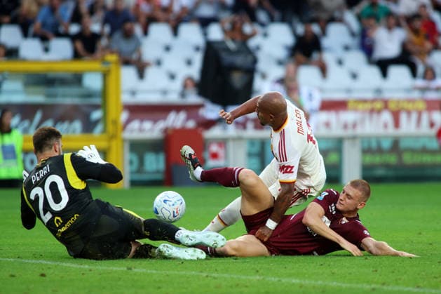 2026-09-14 Torino FC v AS Roma - Serie A TURIN, ITALY - SEPTEMBER 14: Lucas Perri of Torino FC, Donyell Malen of AS Roma, Pietro Comuzzo of Torino FC during the Serie A match between Torino FC and AS Roma at Stadio Olimpico di Torino on September 14, 2026 in Turin, Italy. (Photo by Nderim Kaceli BSR Agency) Turin Italy Content not available for redistribution in The Netherlands directly or indirectly through any third parties. Copyright: xBSRxAgencyx