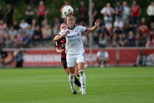 Giulia Gwinn 7 (FC Bayern Muenchen Frauen) klärt per Kopfball, Bayer 04 Leverkusen Frauen vs. FC Bayern Muenchen Frauen, Fussball, Google Pixel Frauen-Bundesliga, 4. Spieltag, 2026 2027, 14.09.2026 DFB regulations prohibit any use of photographs as image sequences and or quasi-video Leverkusen Nordrhein-Westfalen Deutschland