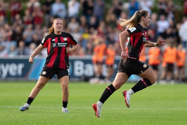 Paulina Tomasiak 28 (Bayer 04 Leverkusen Frauen) sprintet jubelnd zur Bank nach ihrem Tor zum 1:0, Bayer 04 Leverkusen Frauen vs. FC Bayern Muenchen Frauen, Fussball, Google Pixel Frauen-Bundesliga, 4. Spieltag, 2026 2027, 14.09.2026 DFB regulations prohibit any use of photographs as image sequences and or quasi-video Leverkusen Nordrhein-Westfalen Deutschland