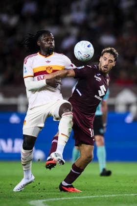 Torino FC v AS Roma - Serie A Manu Kone of AS Roma competes for the ball with Nikola Vlasic of Torino FC during the Serie A football match between Torino FC and AS Roma. Turin Italy Copyright: xNicolòxCampox