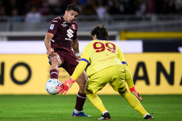 Torino FC v AS Roma - Serie A Mile Svilar of AS Roma saves on Giovanni Simeone of Torino FC during the Serie A football match between Torino FC and AS Roma. Turin Italy Copyright: xNicolòxCampox
