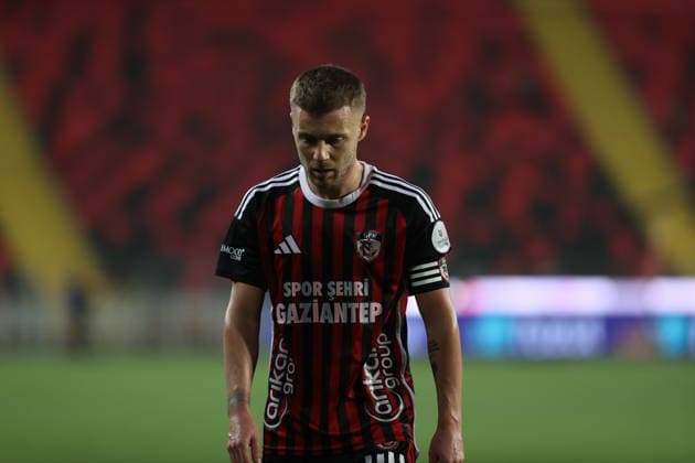 Gaziantep FK v Fenerbahce - Turkish Super Lig GAZIANTEP, TURKIYE - SEPTEMBER 14: Gaziantep FK s Alexandru Maxim in action during the Turkish Super Lig Week 5 match between Gaziantep FK and Fenerbahce at Gaziantep Buyuksehir Stadium in Gaziantep, Turkiye, on September 14, 2026. Omer Faruk Salman Anadolu Gaziantep Turkey. Editorial use only. Please get in touch for any other usage.  Copyright: x2026xAnadoluxOmerxFarukxSalmanx