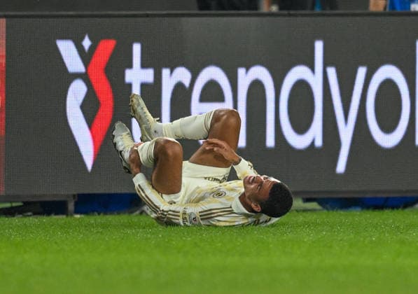 Gaziantep FK v Fenerbahce - Turkish Super Lig GAZIANTEP, TURKIYE - SEPTEMBER 14: Mason Greenwood of Fenerbahce gets injured during the Turkish Super Lig Week 5 match between Gaziantep FK and Fenerbahce at Gaziantep Buyuksehir Stadium in Gaziantep, Turkiye, on September 14, 2026. Adsiz Gunebakan Anadolu Gaziantep Turkey. Editorial use only. Please get in touch for any other usage.  Copyright: x2026xAnadoluxAdsizxGunebakanx