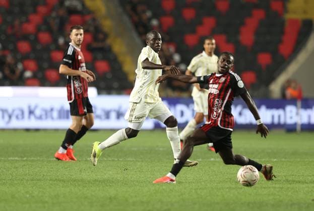 Gaziantep FK v Fenerbahce - Turkish Super Lig GAZIANTEP, TURKIYE - SEPTEMBER 14: Kante (C) of Fenerbahce in action during the Turkish Super Lig Week 5 match between Gaziantep FK and Fenerbahce at Gaziantep Buyuksehir Stadium in Gaziantep, Turkiye, on September 14, 2026. Omer Faruk Salman Anadolu Gaziantep Turkey. Editorial use only. Please get in touch for any other usage.  Copyright: x2026xAnadoluxOmerxFarukxSalmanx