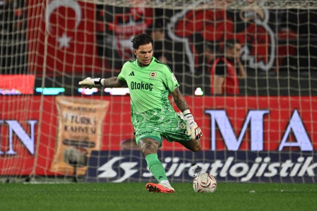 Gaziantep FK v Fenerbahce - Turkish Super Lig GAZIANTEP, TURKIYE - SEPTEMBER 14: Fenerbahce goalkeeper Ederson plays during the Turkish Super Lig Week 5 match between Gaziantep FK and Fenerbahce at Gaziantep Buyuksehir Stadium in Gaziantep, Turkiye, on September 14, 2026. Adsiz Gunebakan Anadolu Gaziantep Turkey. Editorial use only. Please get in touch for any other usage.  Copyright: x2026xAnadoluxAdsizxGunebakanx