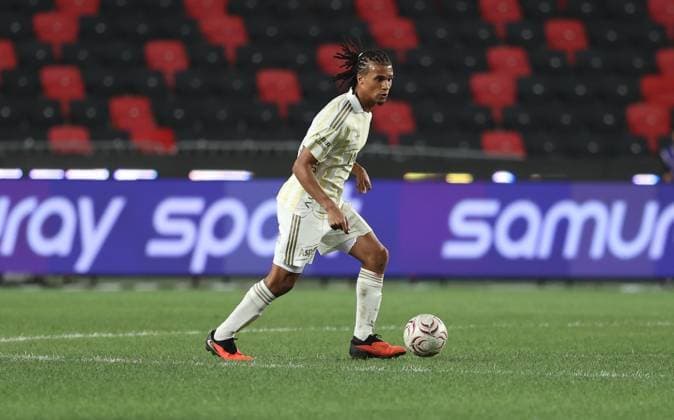 Gaziantep FK v Fenerbahce - Turkish Super Lig GAZIANTEP, TURKIYE - SEPTEMBER 14: Fenerbahce s Nathan Ake in action during the Turkish Super Lig Week 5 match between Gaziantep FK and Fenerbahce at Gaziantep Buyuksehir Stadium in Gaziantep, Turkiye, on September 14, 2026. Omer Faruk Salman Anadolu Gaziantep Turkey. Editorial use only. Please get in touch for any other usage.  Copyright: x2026xAnadoluxOmerxFarukxSalmanx