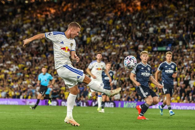 Premier League Leeds United v Newcastle Untied Nico Elvedi of Leeds United takes a shot on goal during the Premier League match Leeds United vs Newcastle Untied at Elland Road, Leeds, United Kingdom on 14 September 2026 (Photo by Alfie Cosgrove News Images) Leeds Elland Road West Yorkshire United Kingdom Copyright: xAlfiexCosgrove NewsxImagesx