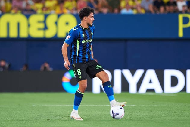 Pablo Fornals (Real Betis) during the LaLiga EA Sports match between Villarreal CF and Real Betis Balompie at Estadio de la Ceramica on September 14, 2026 in Villarreal, Spain. -