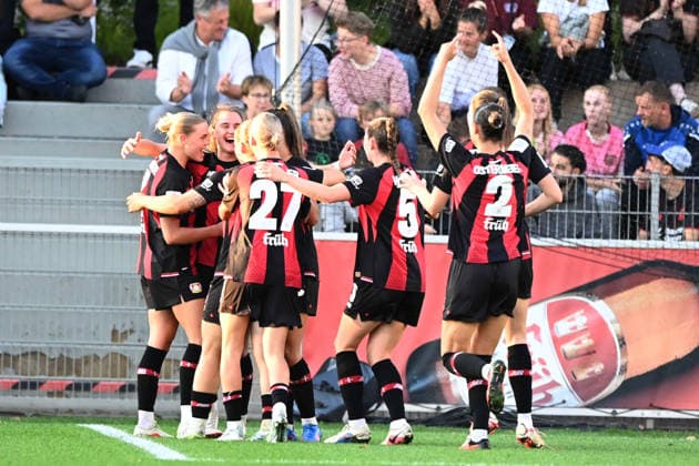 Torjubel Bayer Leverkusen Frauen, nach dem Tor zum 2-1 durch Paulina TOMASIAK (LEV) Jubel, jubeln, Freude, cheers, Bayer 04 Leverkusen - FC Bayern Muenchen 2-3 Fussball Google Pixel Bundesliga der Frauen Saison 2026 2027, 4.Spieltag, Spieltag4, matchday4, am 14.09.2026 im Ulrich Habeland-Stadion Leverkusen, Â
