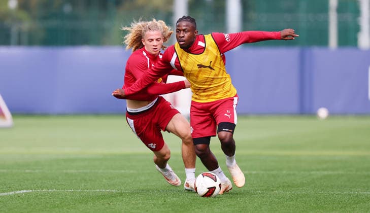Leipzig, 14.09.2026, Red Bull Akademie, Fussball, 1.Bundesliga, RB Leipzig , Training , Im Bild von links: Viggo Gebel, Johan Bakayoko. , Nur zur redaktionellen Nutzung. Only editorial use. ,