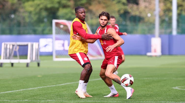 Leipzig, 14.09.2026, Red Bull Akademie, Fussball, 1.Bundesliga, RB Leipzig , Training , Im Bild von links: V Johan Bakayoko, Max Finkgräfe Finkgraefe. , Nur zur redaktionellen Nutzung. Only editorial use. ,