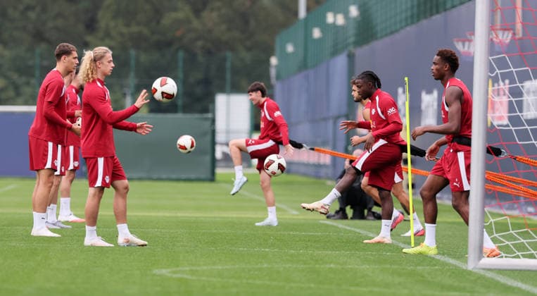Leipzig, 14.09.2026, Red Bull Akademie, Fussball, 1.Bundesliga, RB Leipzig , Training , Im Bild von links: Viggo Gebel, Abdoul Kone ( 2, RB Leipzig). , Nur zur redaktionellen Nutzung. Only editorial use. ,