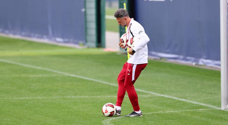 Leipzig, 14.09.2026, Red Bull Akademie, Fussball, 1.Bundesliga, RB Leipzig , Training , Im Bild: Trainer Martin Demichelis, Nur zur redaktionellen Nutzung. Only editorial use. ,