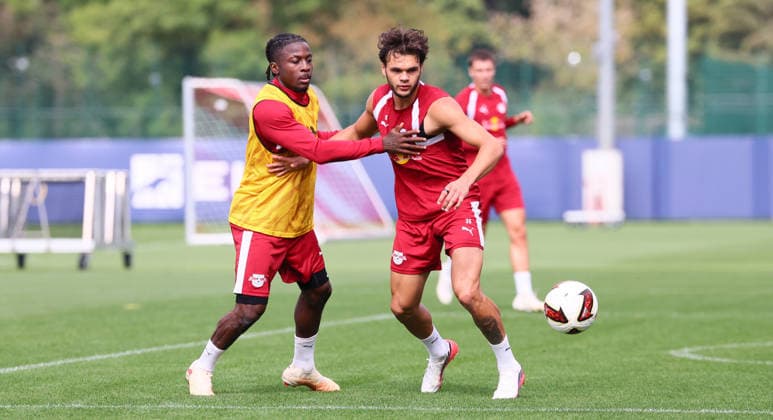 Leipzig, 14.09.2026, Red Bull Akademie, Fussball, 1.Bundesliga, RB Leipzig , Training , Im Bild von links: Johan Bakayoko, Max Finkgräfe Finkgraefe. , Nur zur redaktionellen Nutzung. Only editorial use. ,