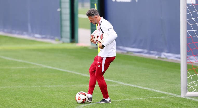 Leipzig, 14.09.2026, Red Bull Akademie, Fussball, 1.Bundesliga, RB Leipzig , Training , Im Bild: Trainer Martin Demichelis, Nur zur redaktionellen Nutzung. Only editorial use. ,