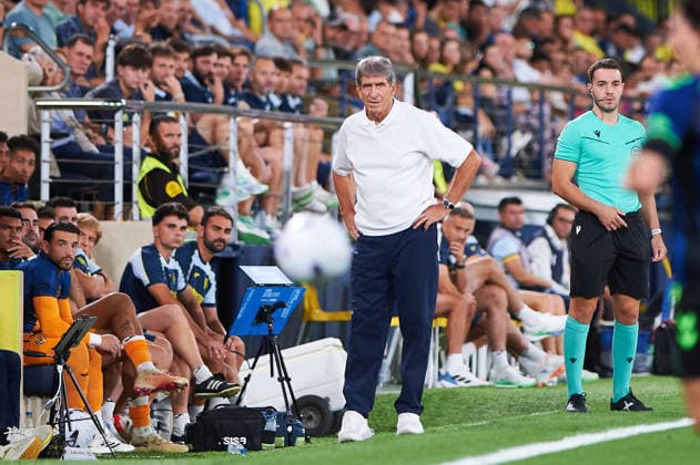 head coach Manuel Pellegrini (Real Betis) during the LaLiga EA Sports match between Villarreal CF and Real Betis Balompie at Estadio de la Ceramica on September 14, 2026 in Villarreal, Spain. -