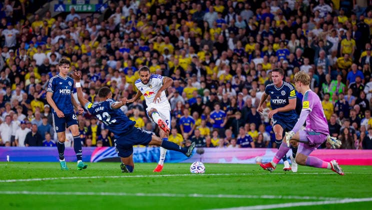 Leeds United v Newcastle United, Premier League GOAL 1-0 Leeds United midfielder Ao Tanaka (22) scores a goal to make the score 1-0 during the Premier League match between Leeds United and Newcastle United at Elland Road, Leeds, UK on 14 September 2026. Editorial use only DataCo restrictions apply See www.football-dataco.com , Copyright: xSimonxDaviesx PSI-24881-0087