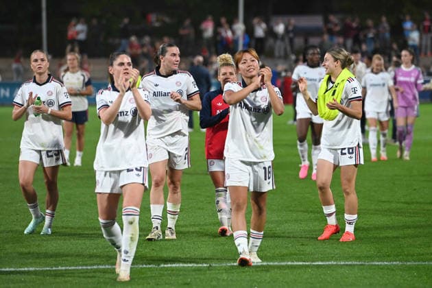 Schlussjubel, Jubel, jubeln, Freude, cheers, FC Bayern Muenchen Frauen, München, Bayer 04 Leverkusen - FC Bayern Muenchen 2-3 Fussball Google Pixel Bundesliga der Frauen Saison 2026 2027, 4.Spieltag, Spieltag4, matchday4, am 14.09.2026 im Ulrich Habeland-Stadion Leverkusen, Â