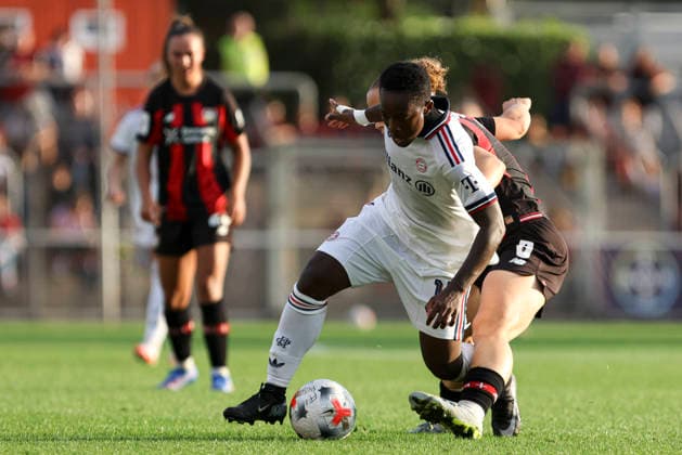 Bernadette Kakounan Amani (FC Bayern Muenchen) und Paulina Platner (Bayer 04 Leverkusen) im Zweikampf waehrend des Spiels der Frauen Bundesliga zwischen Bayer 04 Leverkusen und FC Bayern Muenchen, Ulrich-Haberland-Stadion am 14. September 2026 in Leverkusen, Deutschland. (Foto von Oliver Kaelke DeFodi Images) +++ Bernadette Kakounan Amani (FC Bayern Muenchen) und Paulina Platner (Bayer 04 Leverkusen) battle for the ball during the Bundesliga match between Bayer 04 Leverkusen and FC Bayern Muenchen at Ulrich-Haberland-Stadion on September 14, 2026 in Leverkusen, Germany. (Photo by Oliver Kaelke DeFodi Images) DFB DFL REGULATIONS PROHIBIT ANY USE OF PHOTOGRAPHS AS IMAGE SEQUENCES AND OR QUASI-VIDEO. (Photo by Oliver Kaelke DeFodi Images) -