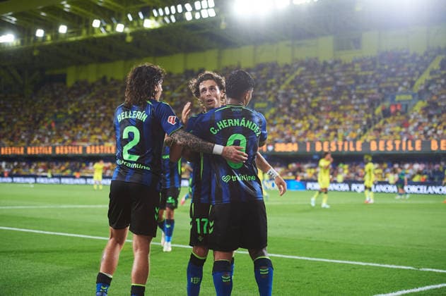Cucho Hernandez (Real Betis) celebrates after scoring his team˜s second goal during the LaLiga EA Sports match between Villarreal CF and Real Betis Balompie at Estadio de la Ceramica on September 14, 2026 in Villarreal, Spain. -