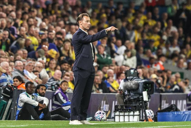 Leeds United v Newcastle United - Premier League 2026 27 Matthias Jaissle, manager of Newcastle United, gives instructions to his team during the Premier League match between Leeds United and Newcastle United at Elland Road in Leeds, United Kingdom, on September 14, 2026. Leeds West Yorkshire United Kingdom  Copyright: xNewsxImagesx originalFilename:cosgrove-premierl260914_npmLO.jpg