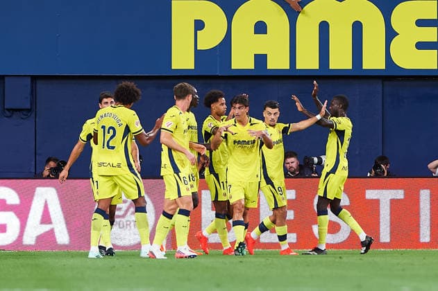 players of Villarreal CF celebrates after scoring his team˜s first goal during the LaLiga EA Sports match between Villarreal CF and Real Betis Balompie at Estadio de la Ceramica on September 14, 2026 in Villarreal, Spain. -
