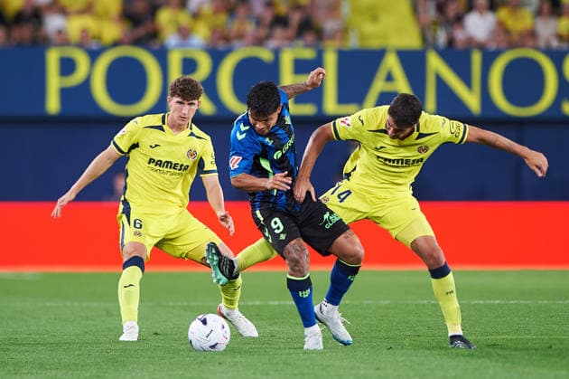 Pau Navarro (Villarreal CF) and Cucho Hernandez (Real Betis)during the LaLiga EA Sports match between Villarreal CF and Real Betis Balompie at Estadio de la Ceramica on September 14, 2026 in Villarreal, Spain. -