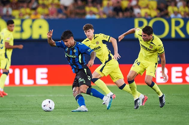 Pau Navarro (Villarreal CF) and Cucho Hernandez (Real Betis)during the LaLiga EA Sports match between Villarreal CF and Real Betis Balompie at Estadio de la Ceramica on September 14, 2026 in Villarreal, Spain. -