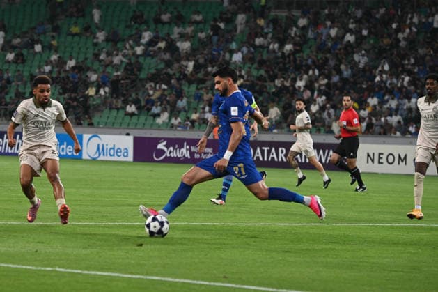 AFC Champions League - Esteghlal v Al Sadd BASRA, IRAQ - SEPTEMBER 14: Hossein Goudarzi (27) of Iran s Esteghlal FC vies for the ball against an opponent during the AFC Champions League Elite match between Esteghlal FC and Qatar s Al Sadd SC at the Basra Sports Complex in Basra, Iraq, on September 14, 2026. Haidar Mohammed Ali Anadolu Basra Iraq. Editorial use only. Please get in touch for any other usage.  Copyright: x2026xAnadoluxHaidarxMohammedxAlix